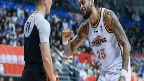 《战锤40K》官方澄清AI疑云海报风波，揭秘真相！